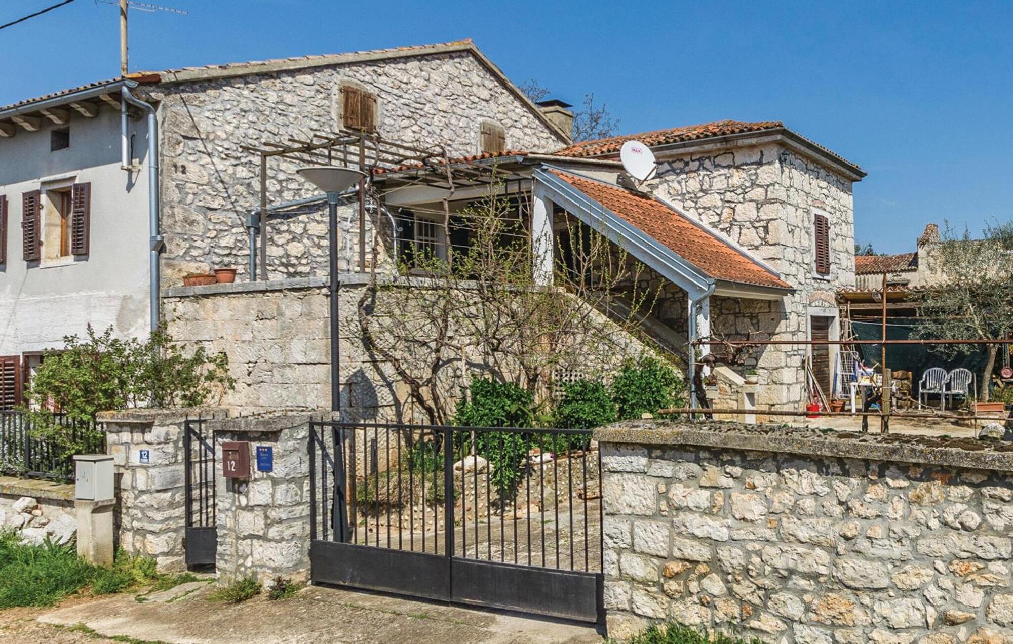 Cozy Apartment In Vrsar With Kitchen Εξωτερικό φωτογραφία