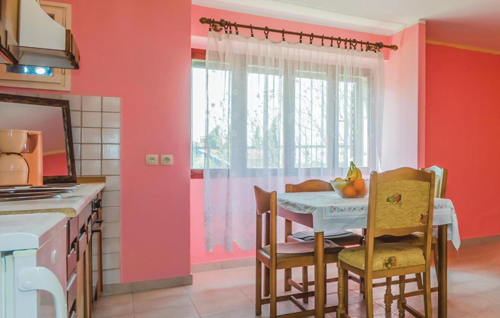 Cozy Apartment In Vrsar With Kitchen Εξωτερικό φωτογραφία